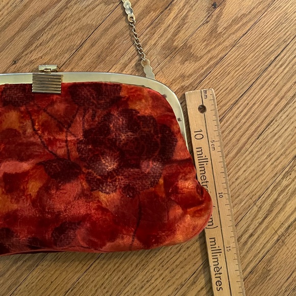 Vintage velvet floral clutch bag with optional shoulder strap - Picture 8 of 11